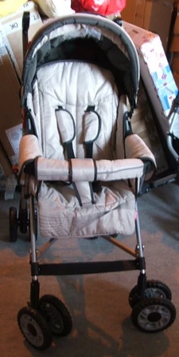 Herlag esernyőre csukható babakocsi drapp/ barna Herlag esernyőre csukható babakocsi drapp/ barna