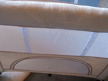 Hauck micimackós kerekes tárolós drapp utazóágy Hauck micimackós kerekes tárolós drapp utazóágy