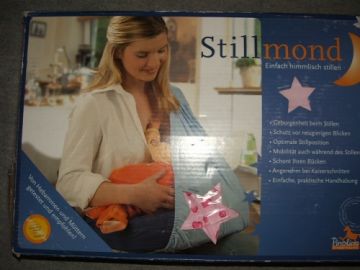 Pinolino félhold alakú szopipárna rózsaszín szivecskés Pinolino félhold alakú szopipárna rózsaszín szivecskés