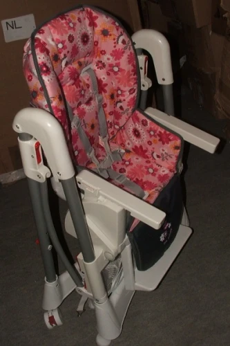 Chic 4 Baby rózsaszín műanyag Etetőszék Chic 4 Baby rózsaszín műanyag Etetőszék