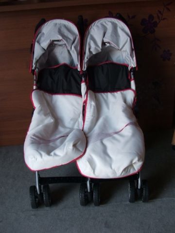 Herlag Iker/ Testvér Babakocsi Duo Buggy Piros/ fehér/ fekete Herlag Iker/ Testvér Babakocsi Duo Buggy Piros/ fehér/ fekete