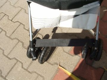 Herlag esernyőre csukható babakocsi krém/ fekete Herlag esernyőre csukható babakocsi krém/ fekete