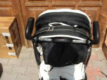 Herlag esernyőre csukható babakocsi krém/ fekete Herlag esernyőre csukható babakocsi krém/ fekete