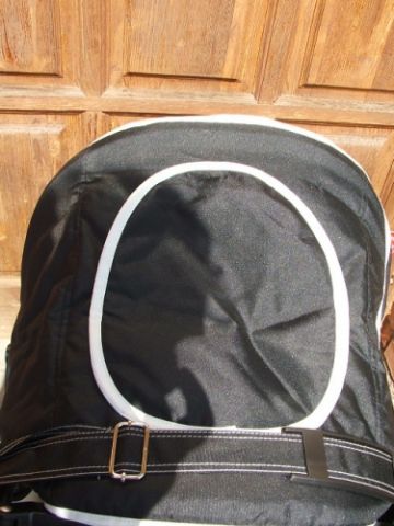 Herlag esernyőre csukható babakocsi krém/ fekete Herlag esernyőre csukható babakocsi krém/ fekete