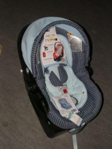 Chicco Auto fix babahordozó 0-13 kg-ig talppal Chicco Auto fix babahordozó 0-13 kg-ig talppal