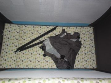 Wonderwalk sötét drapp/ pöttyös utazóágy felső fektetővel Wonderwalk sötét drapp/ pöttyös utazóágy felső fektetővel