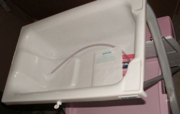 Brevi Hello Kittys fürdető/ pelenkázó állvány Brevi Hello Kittys fürdető/ pelenkázó állvány