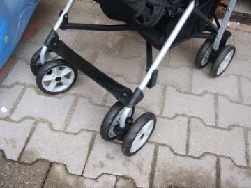 Esprit Karfás Ernyőkocsi - Fekete Esprit Karfás Ernyőkocsi - Fekete