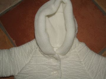 Fehér kötött kapucnis bélelt kardigán Fehér kötött kapucnis bélelt kardigán